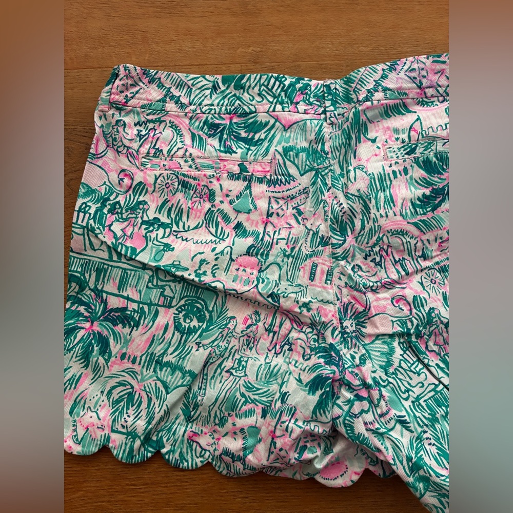LILLY PULITZER 5" BUTTERCUP STRETCH SHORT Scallop COLORFUL CAMELFLAGE - Picture 5 of 7